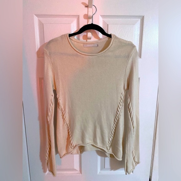 Light long sleeve/sweater with stylish form flattering patterning - Picture 1 of 11